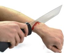 dao chặt tay lớn (có ra máu)